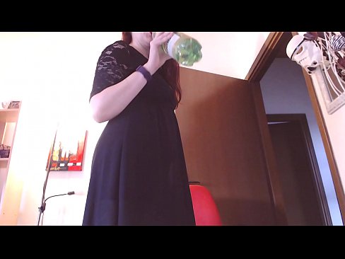 ❤️ スケベで甘美なパンティが大好きな従順な奴隷が、この動画を見てオナニーを強要される! ポルノvk ❌️❤